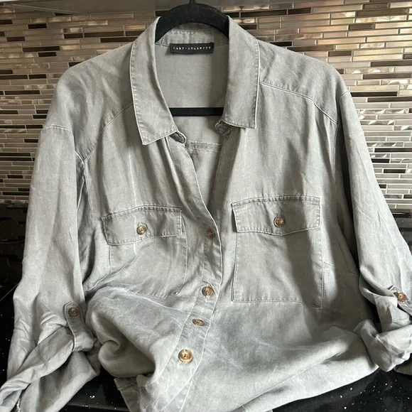 Distressed grey blouse - Picture 4 of 4
